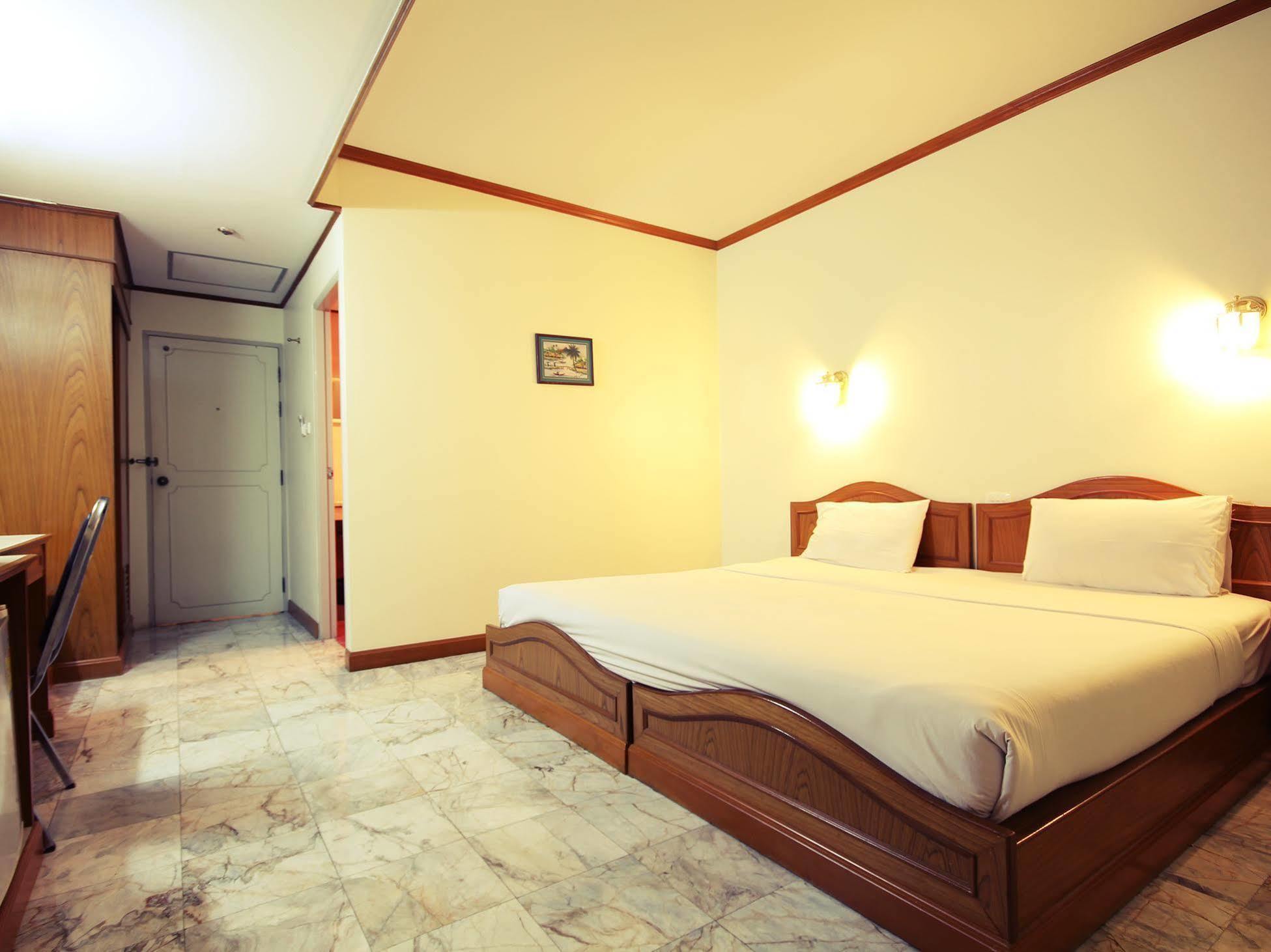 Ava Hotel Phitsanulok Bagian luar foto